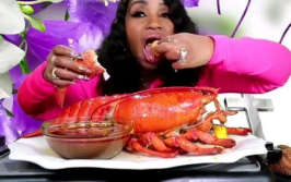 印度小姐姐吃大龙虾视频,印度小姐姐挑战大龙虾美食之旅