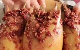 韩国小姐姐吃爆辣竹笋,辣味十足，表情包来袭！