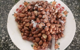 漂亮小姐姐吃花生米图片,小姐姐的甜蜜邂逅